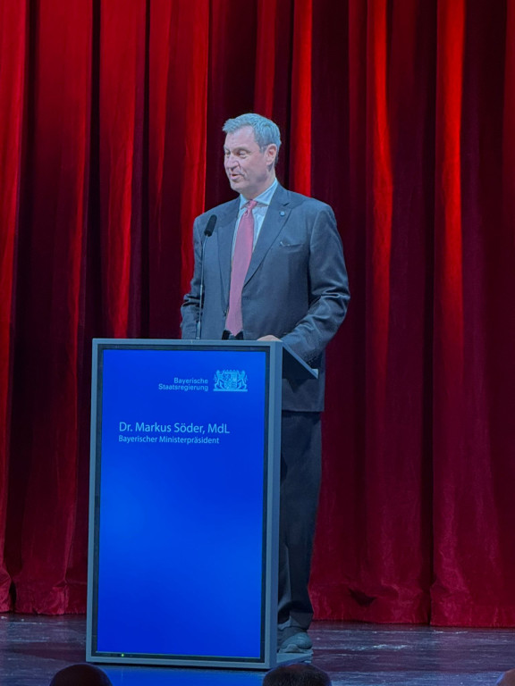 Regensburg wird Staatstheater &ndash; und wir als &Auml;rztenetz leisten unseren Beitrag