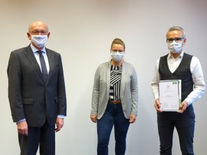 Dr. Koch, AOK-Chefin Dr. Stippler, Wolfgang Fischer, Direktor Deml (v.l.n.r.)